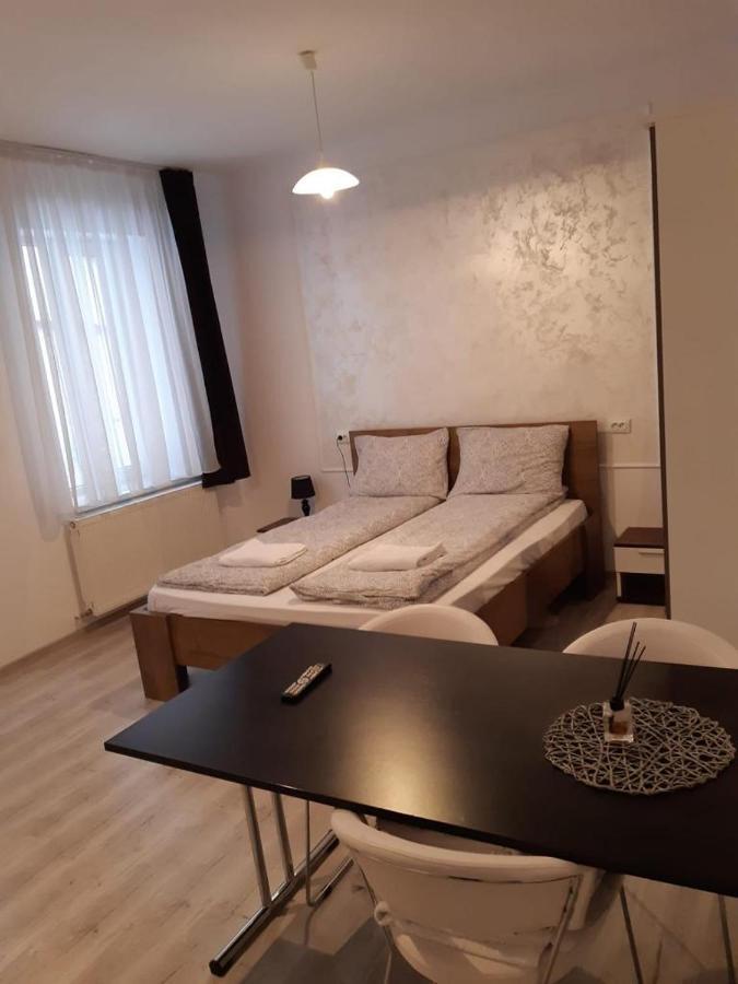 Studio Deluxe
